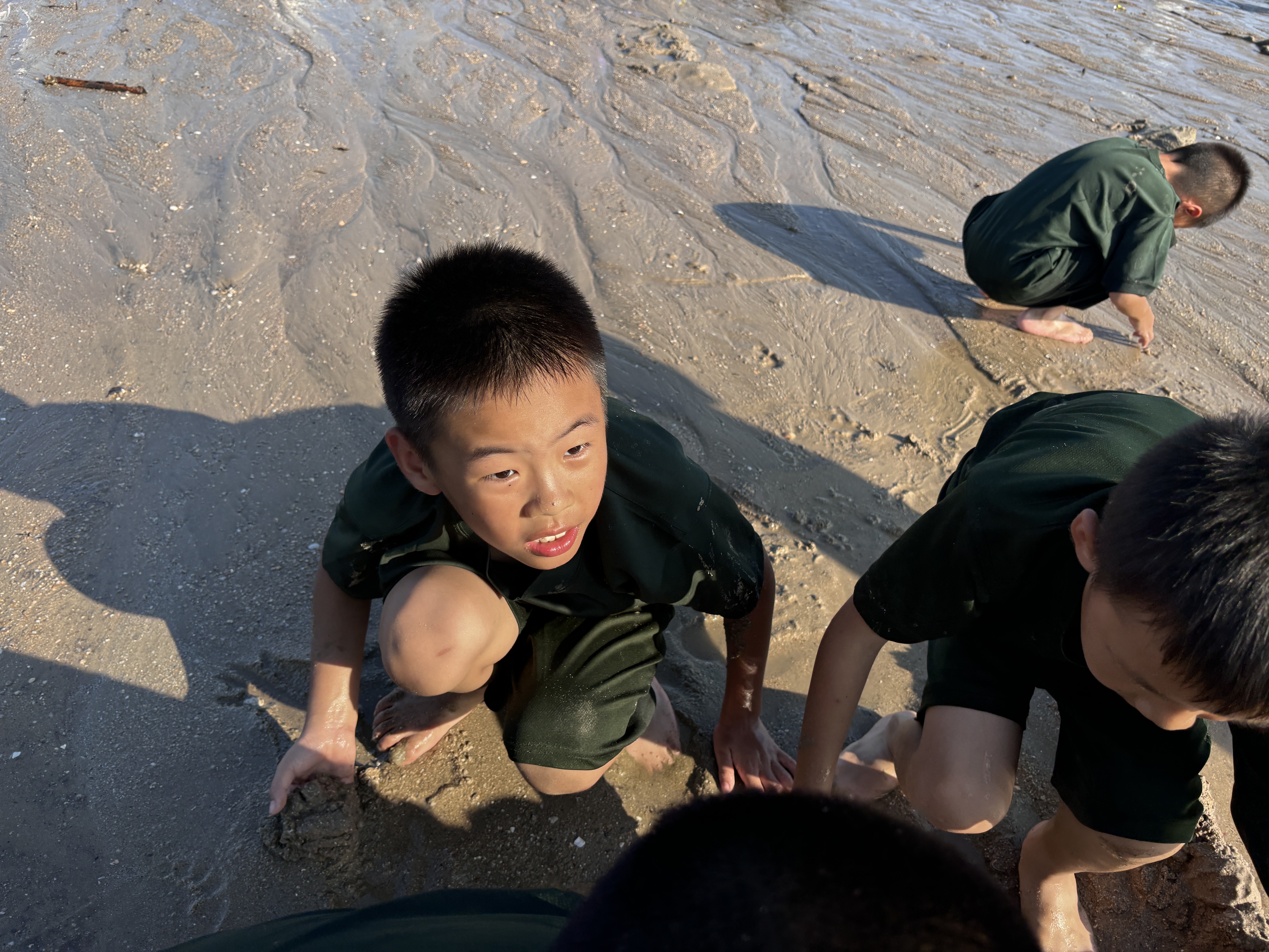 贛州中小學(xué)生軍事夏令營挑戰(zhàn)自我